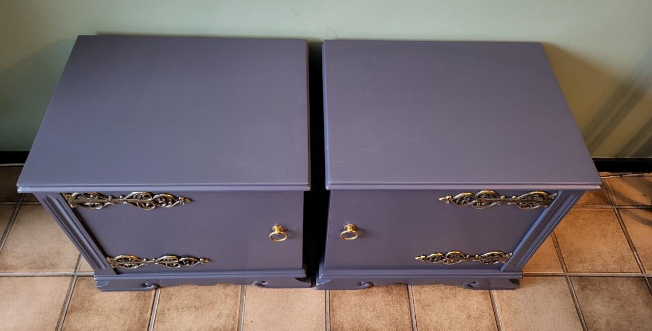 Set opgeknapte nachtkastjes grijs