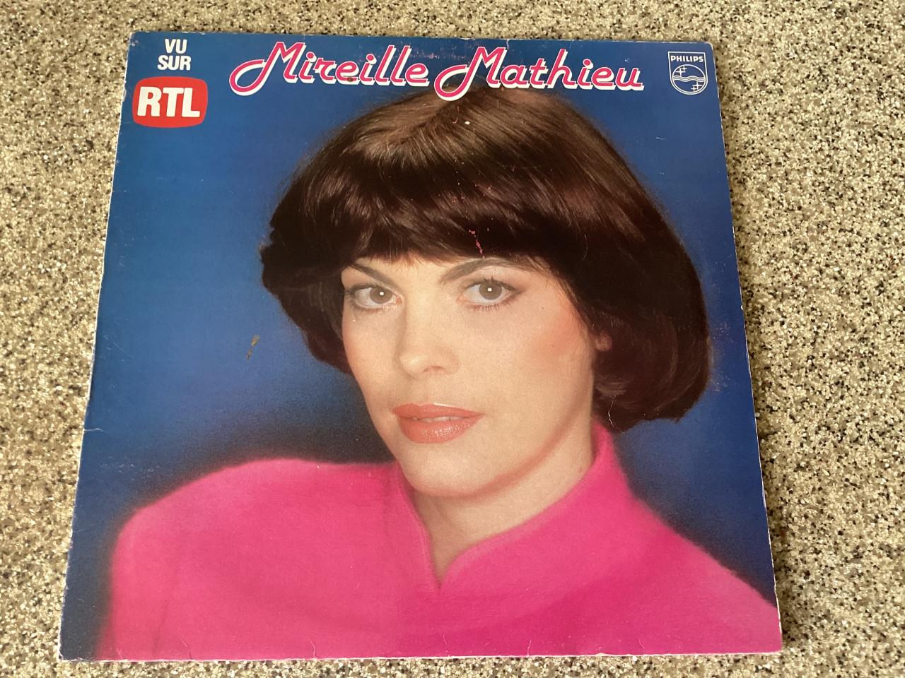 Verschillende LP’s van Mireille Mattieu.
