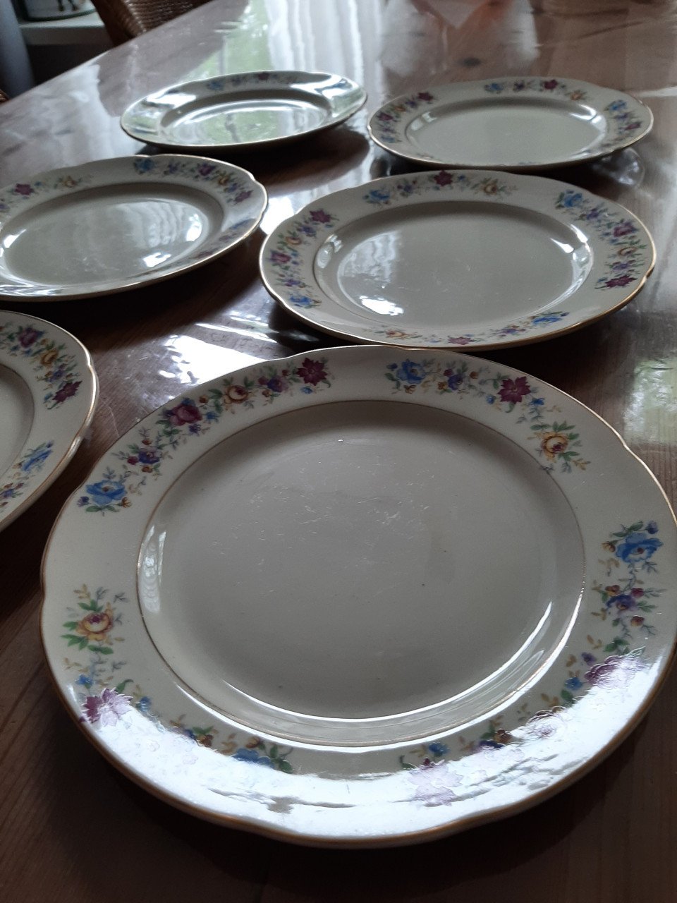 PLATEEL - 6 ANTIEKE ONTBIJTBORDJES - DIA 22,5 CM