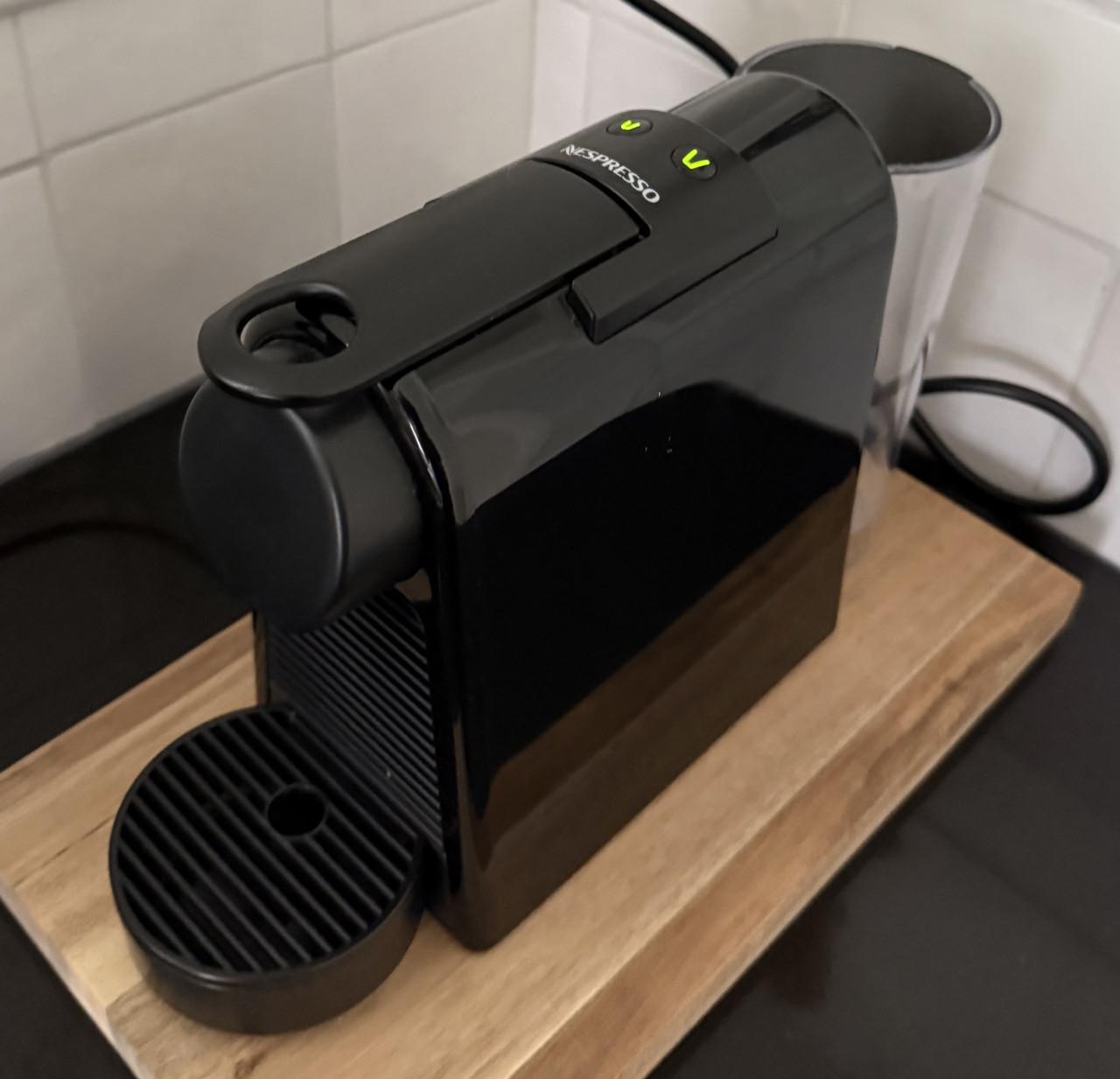 NESPRESSO. Essenza Mini