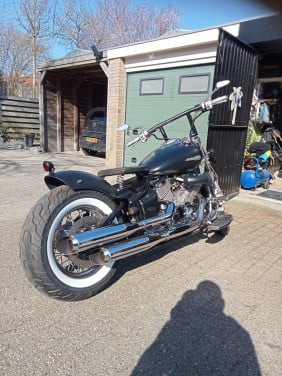 Deze prachtige custom Yamaha Star 1100 xvs is te koop