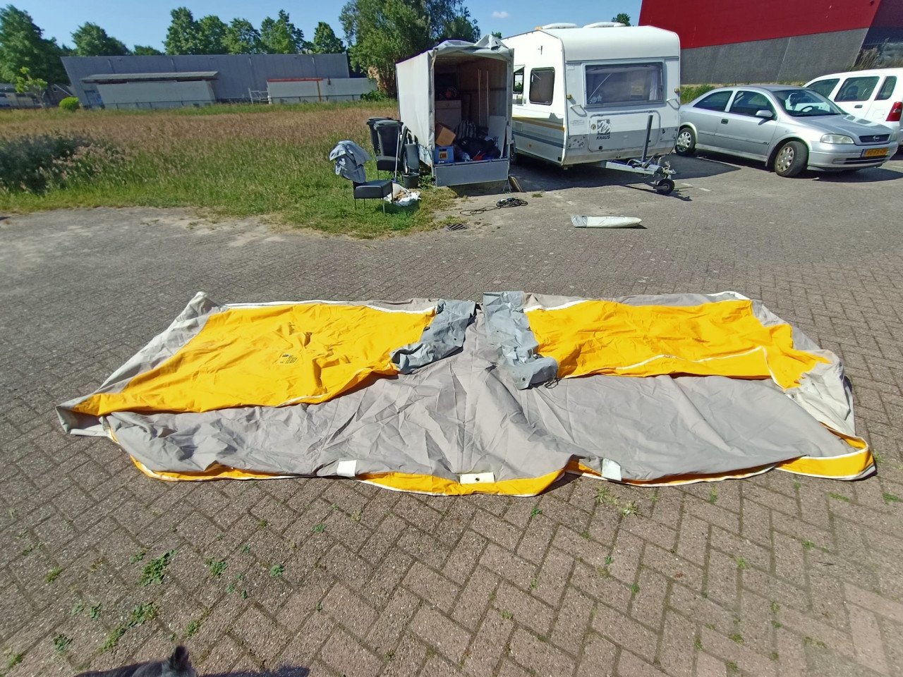 Gezinscaravan Knaus Sudwind 1990 met voortent en vast bed