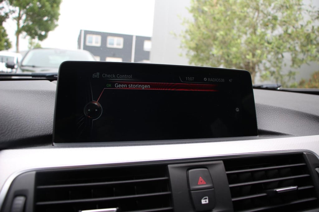 BMW 3-serie touring 318i m sport edition aut. - navi groot - adap led - pdc