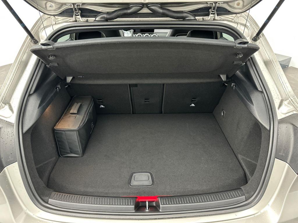 Mercedes-Benz A-Klasse 250 e amg line pano acc 360 leder