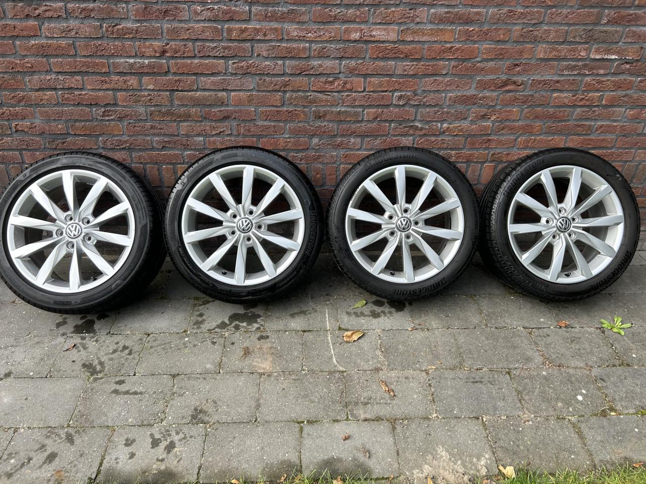 Volkswagen velgen 17 inch incl banden