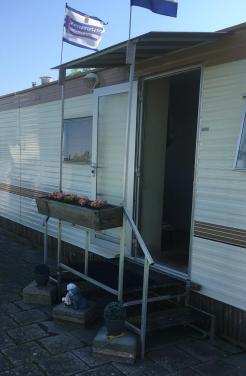 Caravan trapje met afdak