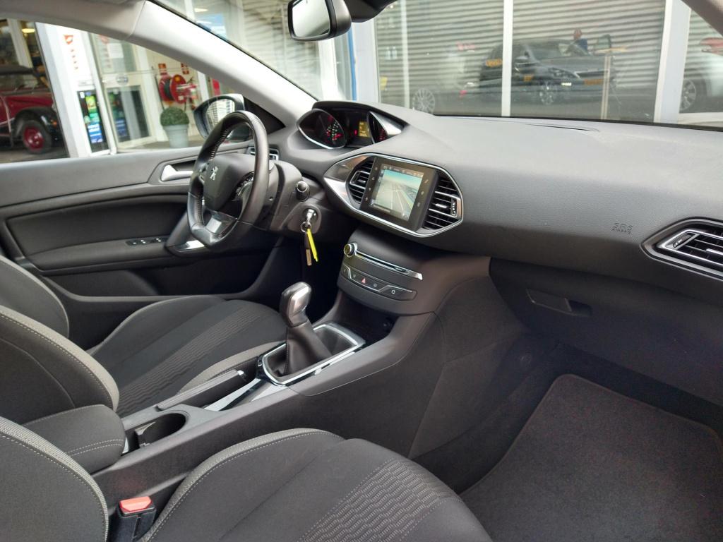Peugeot 308 1.2 110 style clima/nav/lmv