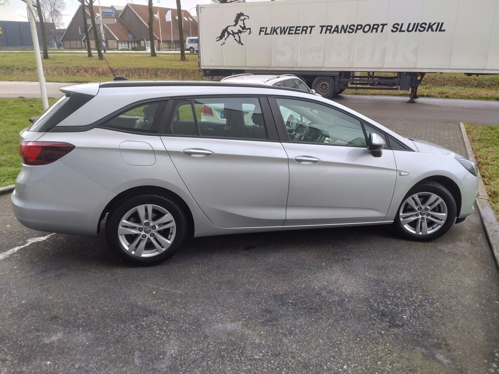 Opel Astra sports tourer 1.2 edition