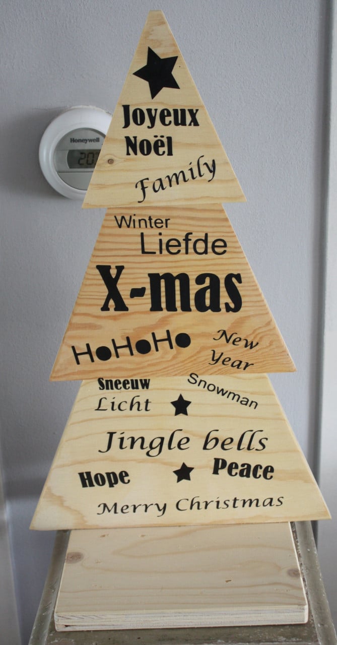Houten kerstbaam met tekst decoratie