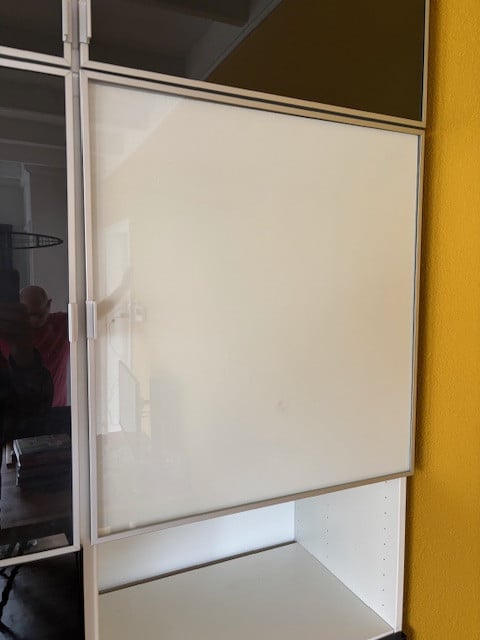 Kast met fotodeuren