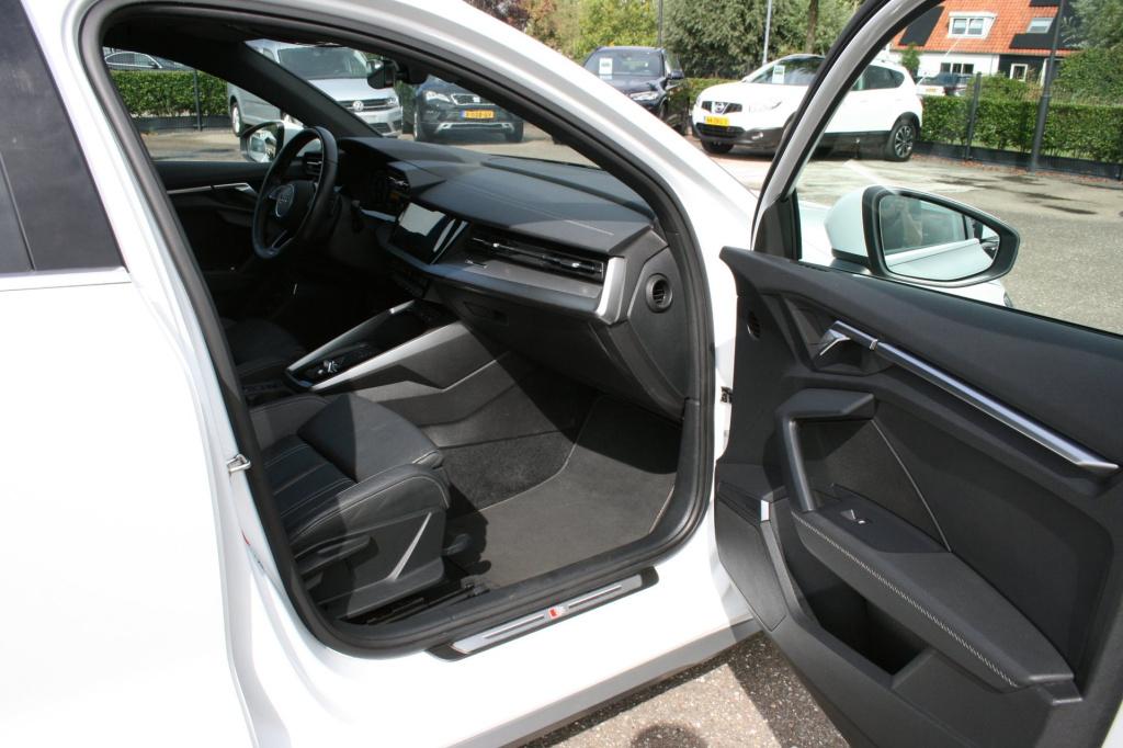 Audi A3 sportback 40 tfsi e s-line / pano / leer / matrix / camera / b&o