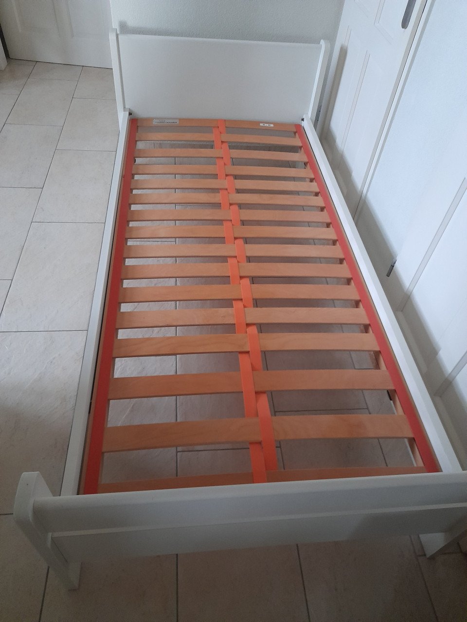 1 Persoons bed 90 x 200 (in goede staat )