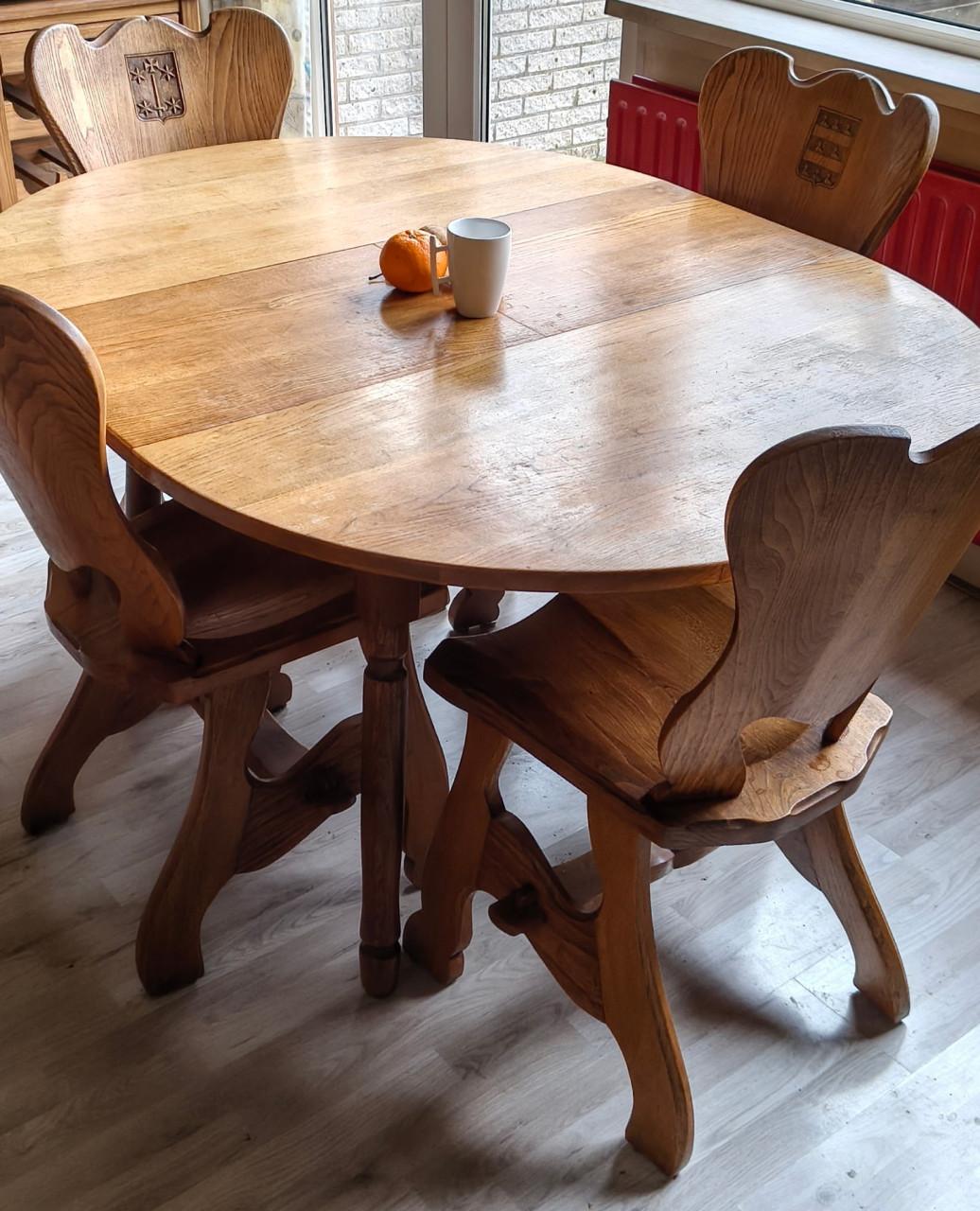 Eikenhouten eethoek, ongeveer 75 jaar oud.