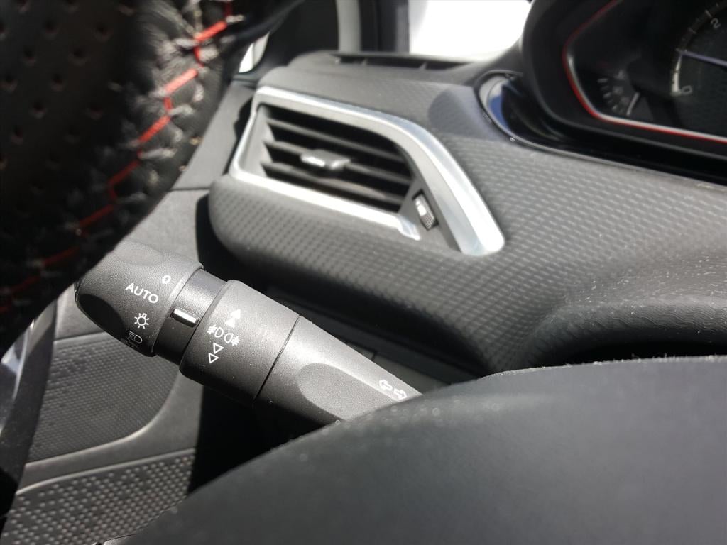 Peugeot 2008 1.2 puretech 110pk gt-line | navi | bt | applecarplay & androi