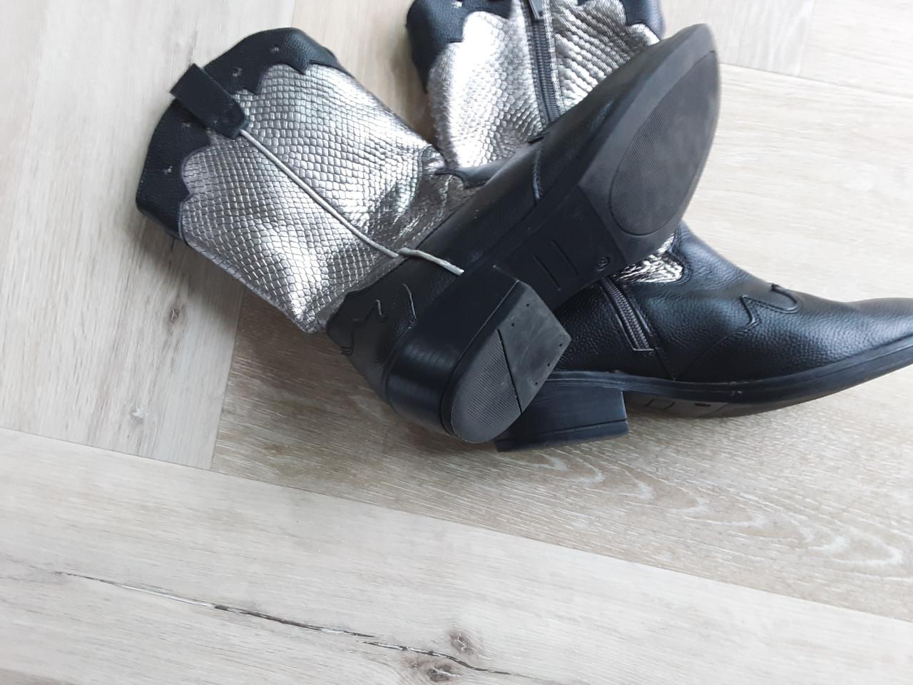 Als nieuw  cowboy  laarsjes mt 37