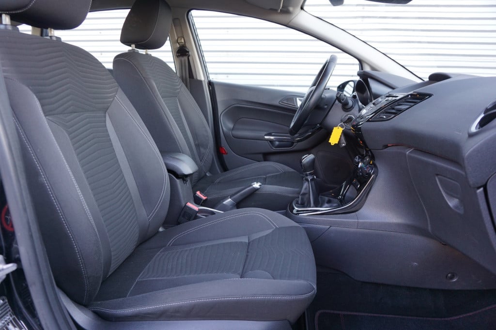 Ford Fiesta 1.0 ecoboost titanium airco / cruise / elektr. ramen / nap