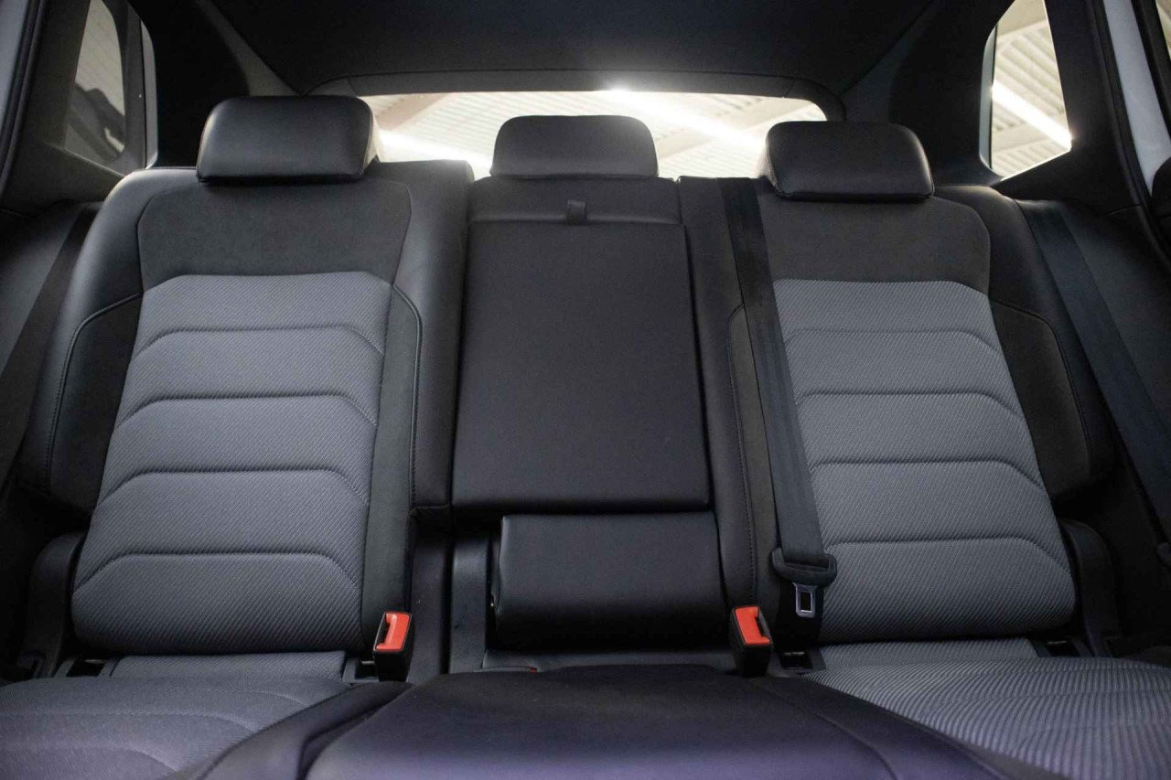 Volkswagen  Tiguan 1.5 TSI ACT Highline Business R | 20 Inch | Led |