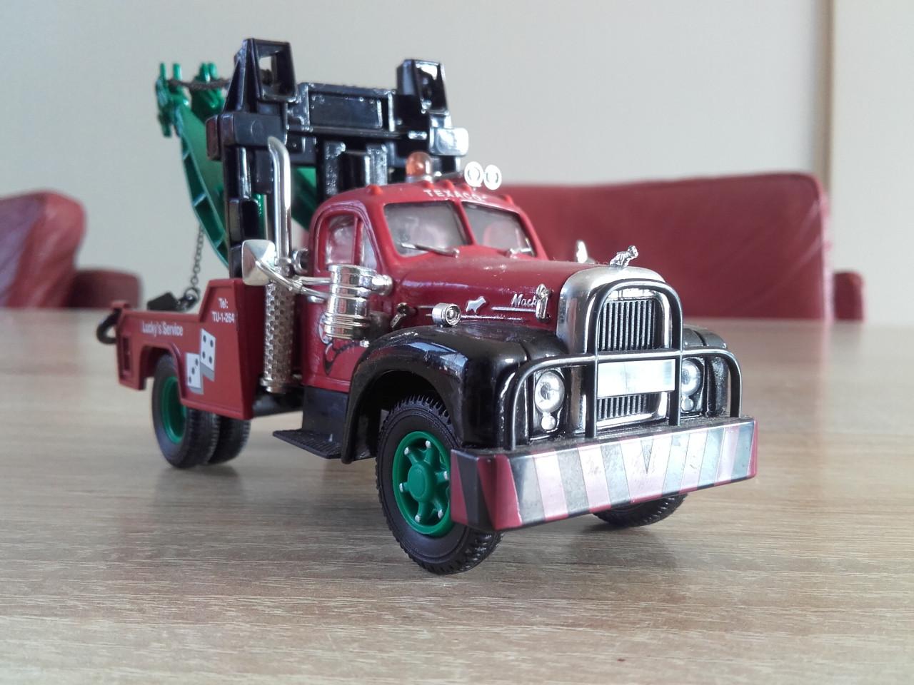 Mack type B takelwagen Corgi toys.