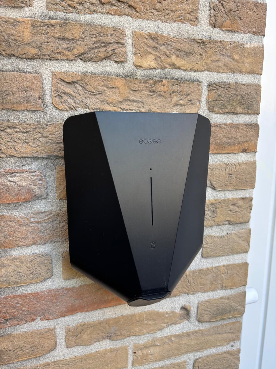 Easee Charge Up laadpaal. Zeer compact en in uitstekende staat!