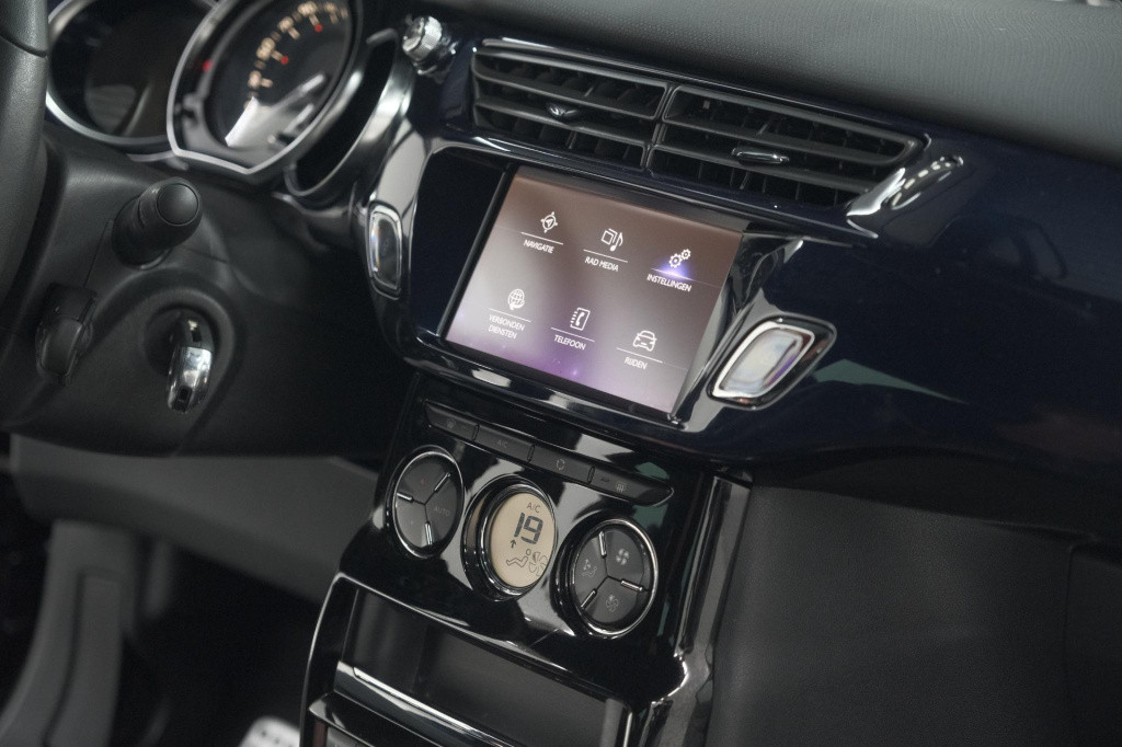 Ds Ds 3 puretech 110 so chic | camera | navigatie | parkeersensoren | clima