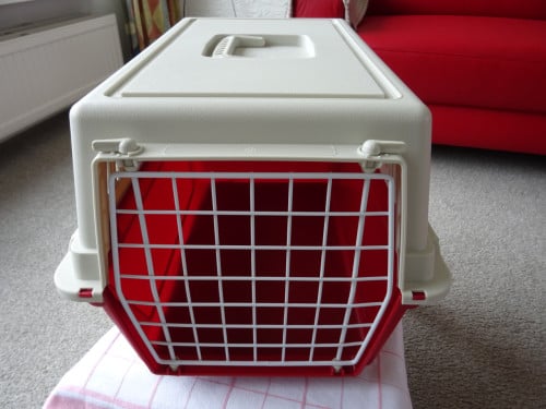 Honden/Katten    Bench/Vervoerskoffer   kleur rood    voor  € 12,50