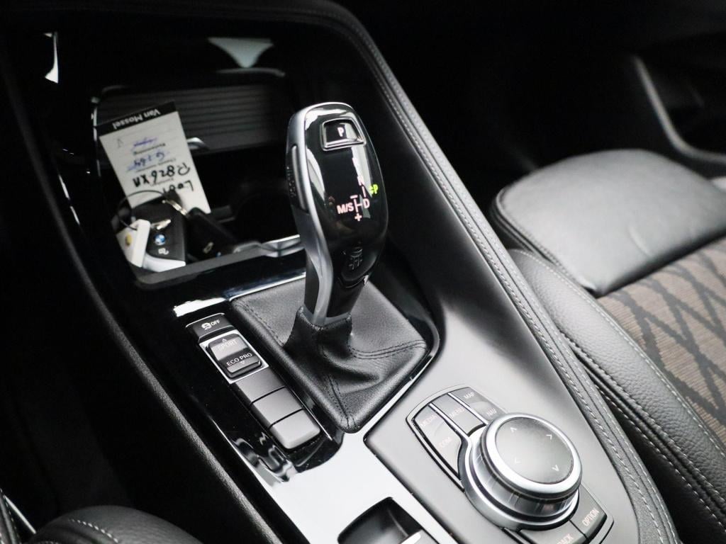 BMW X1 sdrive18i business edition | automaat | navigatie | head-up display
