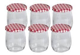 GEZOCHT: glazen jampotjes met metalen deksel.