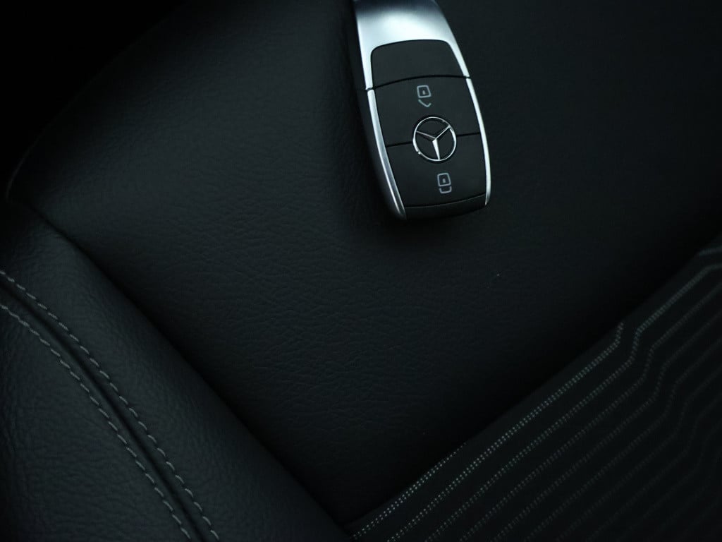 Mercedes-Benz Gla-klasse 250 e business solution luxury line apple carplay 