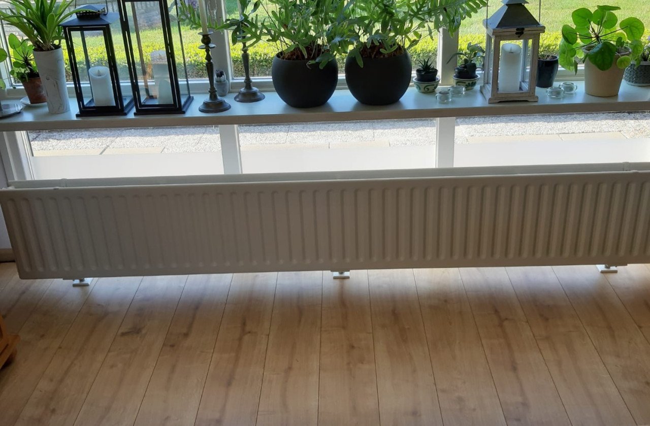 Radiator 260 X 40 / T22  ral 9010  i.z.g.st.