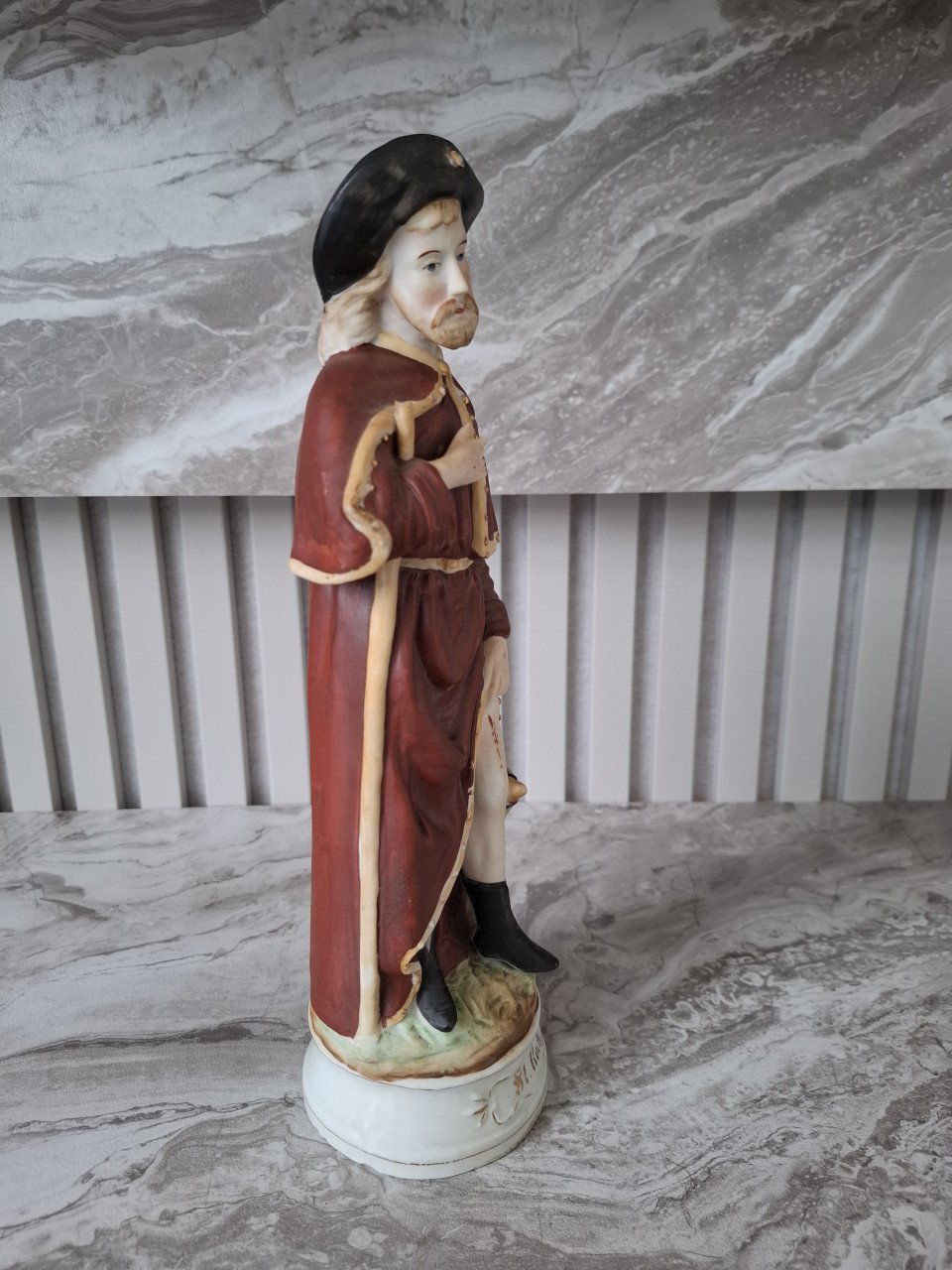 Vintage porseleinen zeldzaam standbeeld