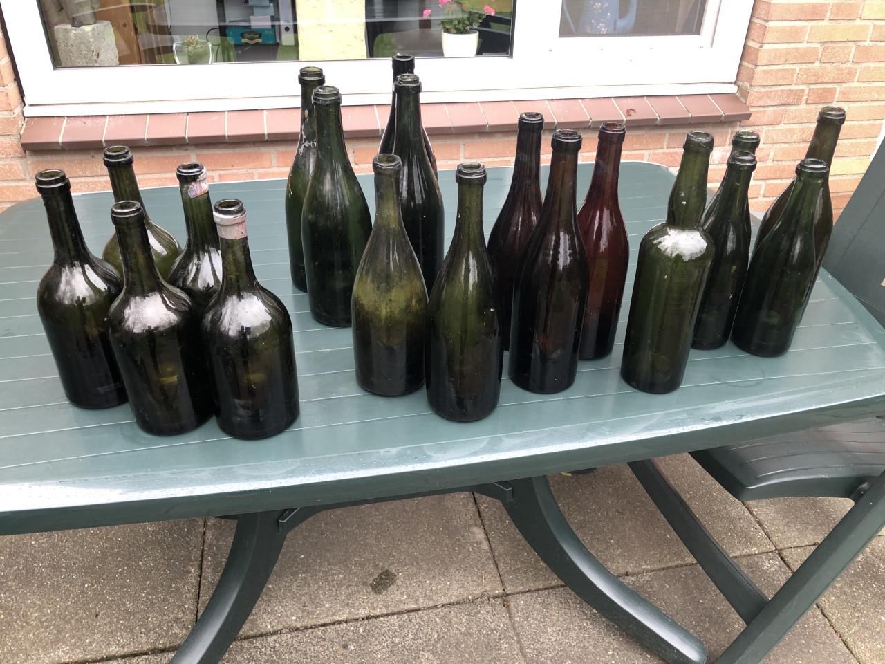 Glazen flessen,nieuw,oud en antiek