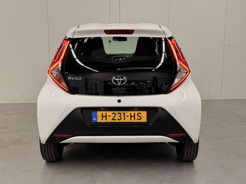 Toyota Aygo 1.0 vvt-i x-play| camera| carplay| cruise| airco