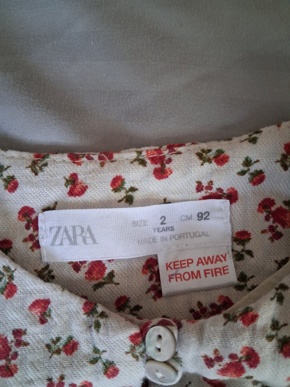 Jurkjes Zara maat 92, gebloemd.