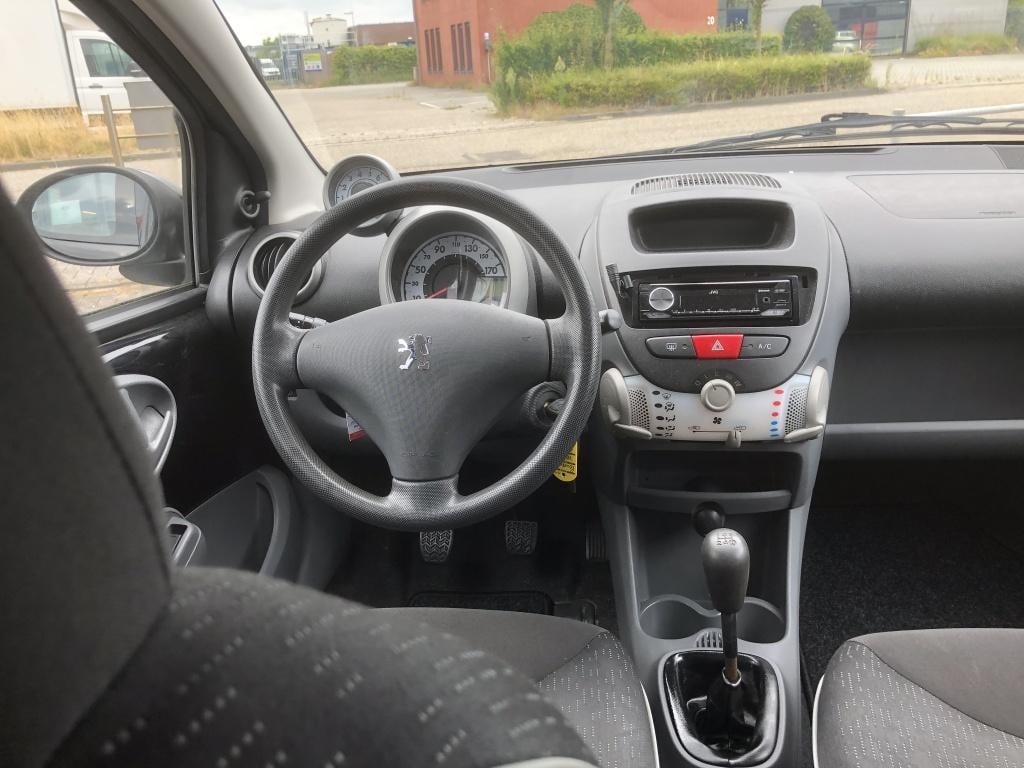 Peugeot 107 1.0-12v millesim 200