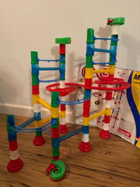 Drie verschillende knikkerbanen van Quercetti