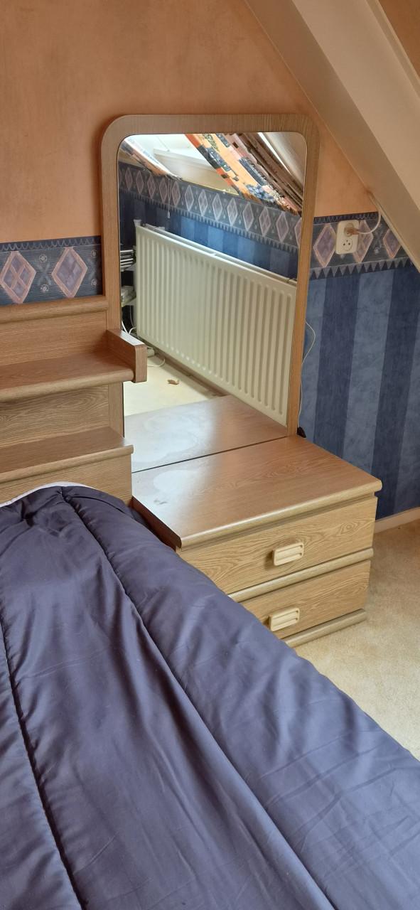 Bed met ombouw GRATIS