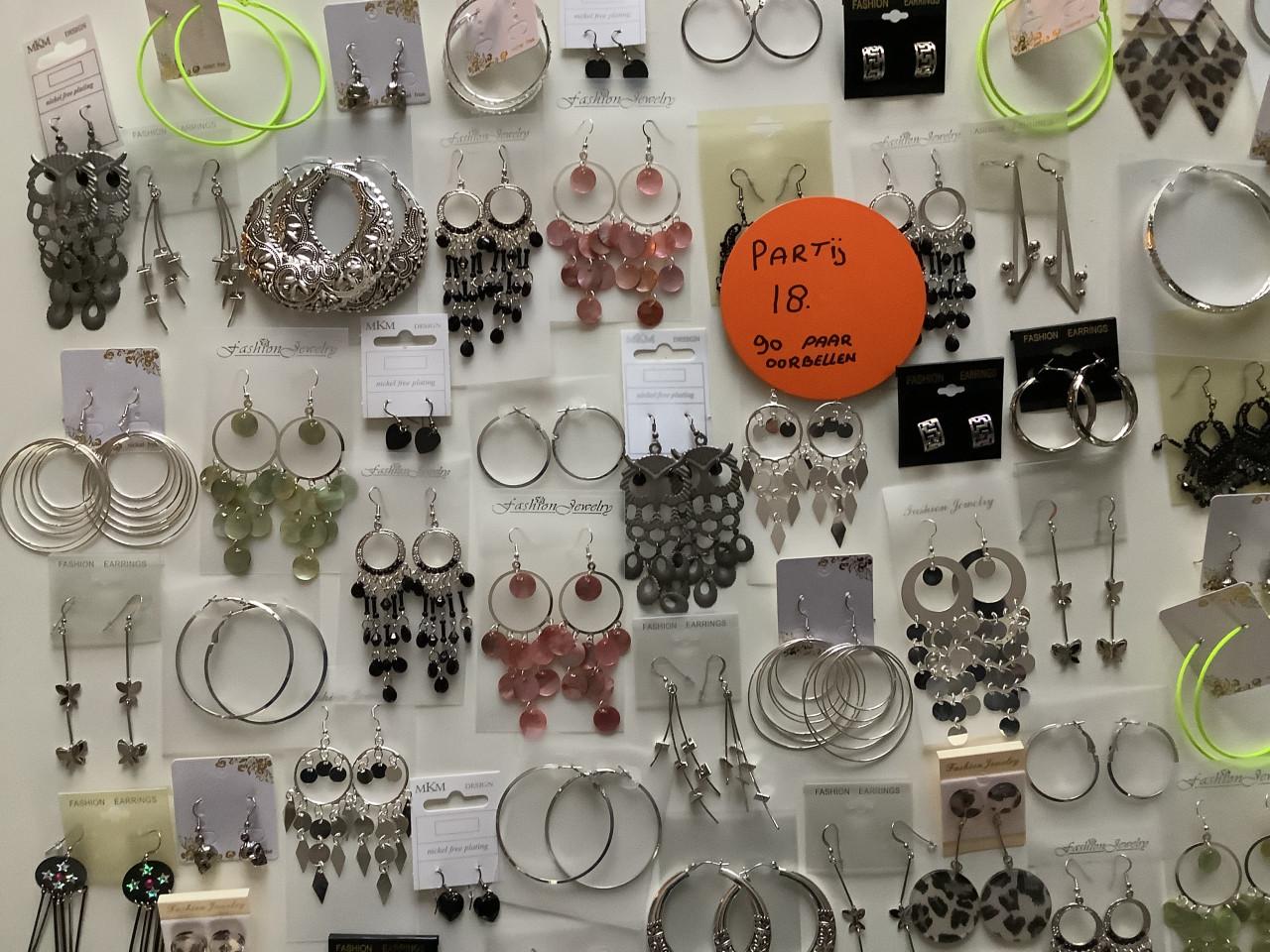 Partij hele mooie oorbellen. ( partij 18)