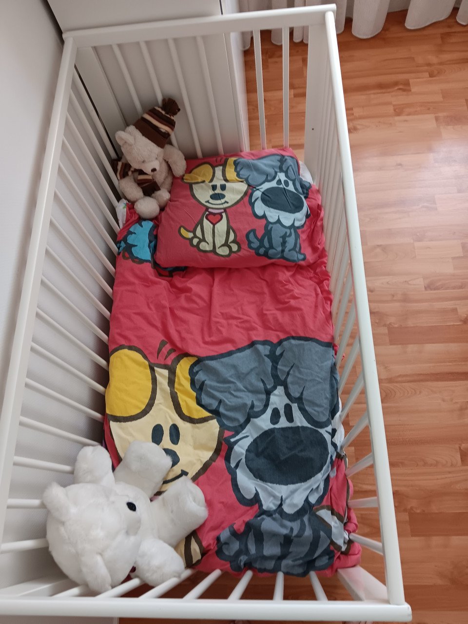 Kinderledikantje bodem verstelbaar met matras dekbed en overtrek