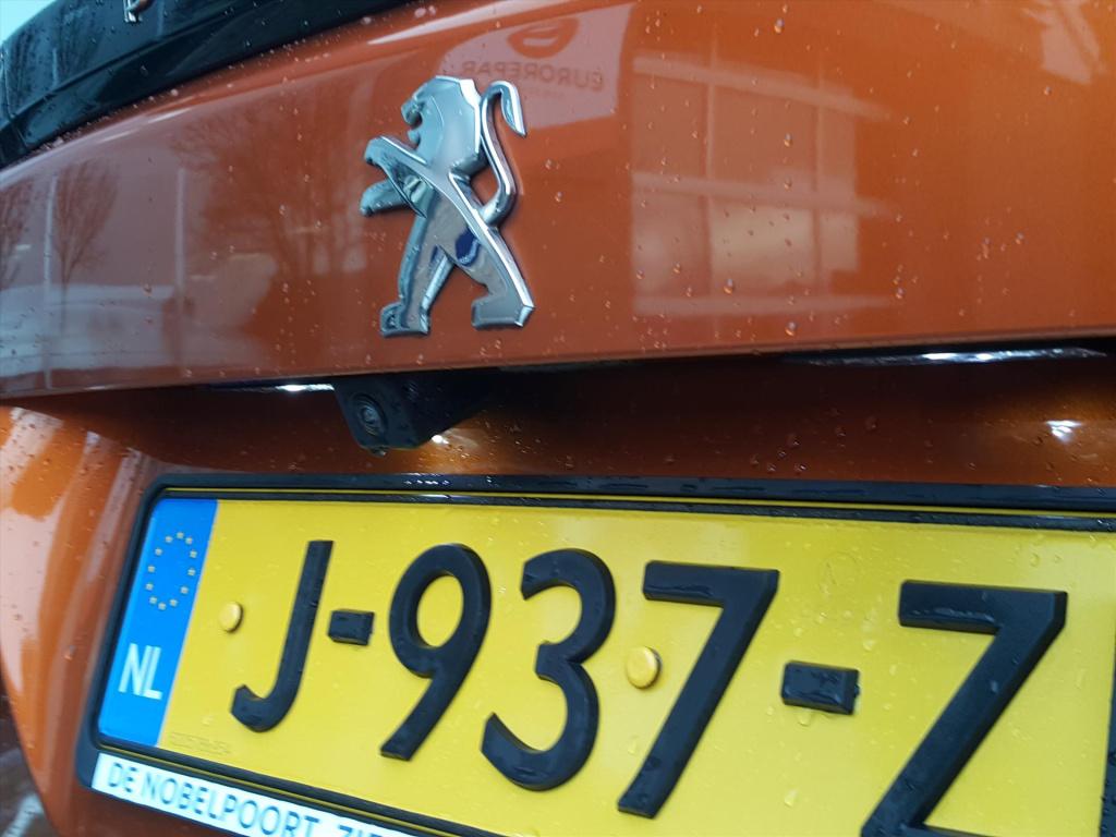 Peugeot 2008 allure 1.5 bluehdi 130pk automaat (eat8) apple carplay & andro