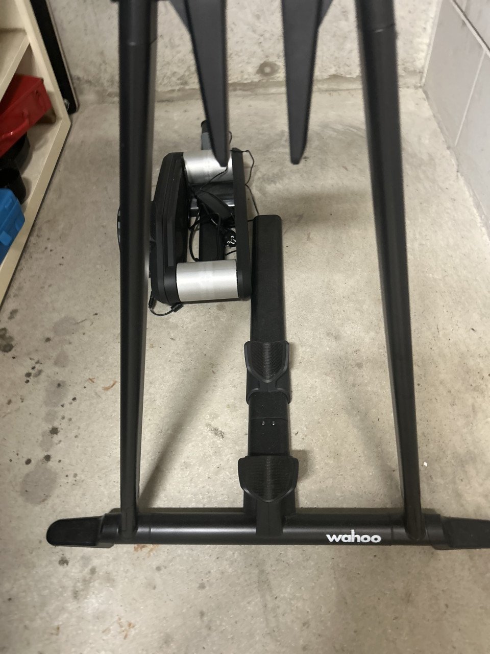 WAHOO KICKR ROLLR SMART BIKE ROLLER