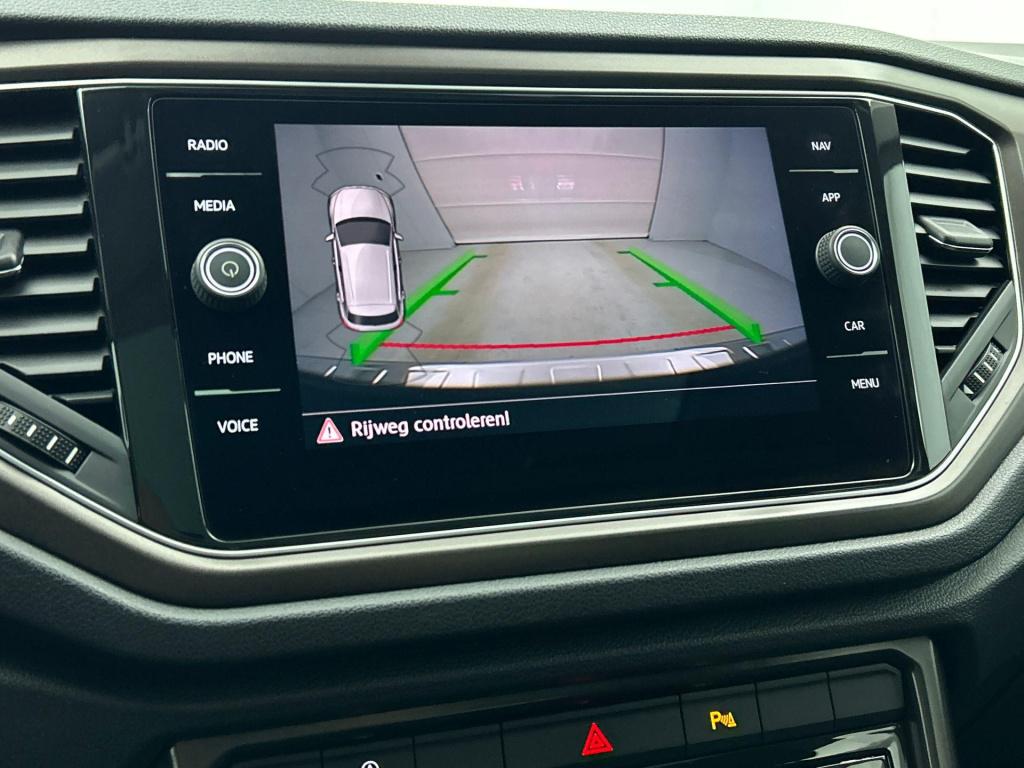 Volkswagen T-roc 1.0 tsi style | lmv | panorama dak | navigatie | parkeer s
