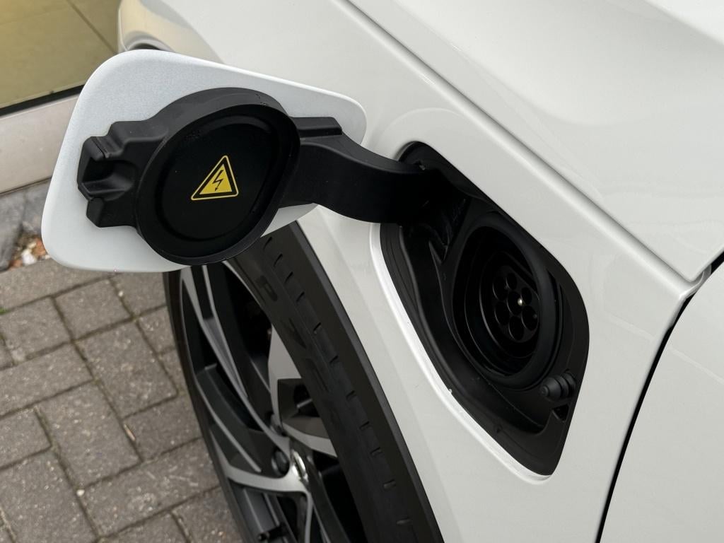 Volvo XC40 t5 262pk recharge r-design| full options! 20''lm