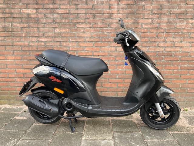LEUKE PIAGGIO ZIP 4 TAKT SNOR SCOOTER ! BOUWJAAR 2015
