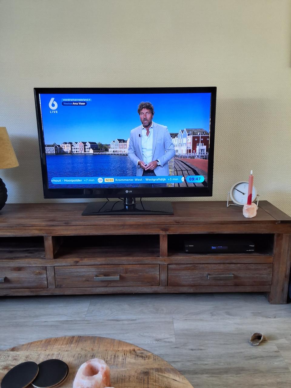 LG led tv diagonaal 110cm doet nog zeer goed.