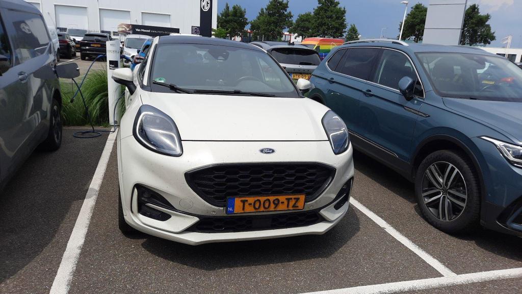 Ford Puma 1.0 ecoboost st-line x winter pack - pano dak - adapt. cruise con