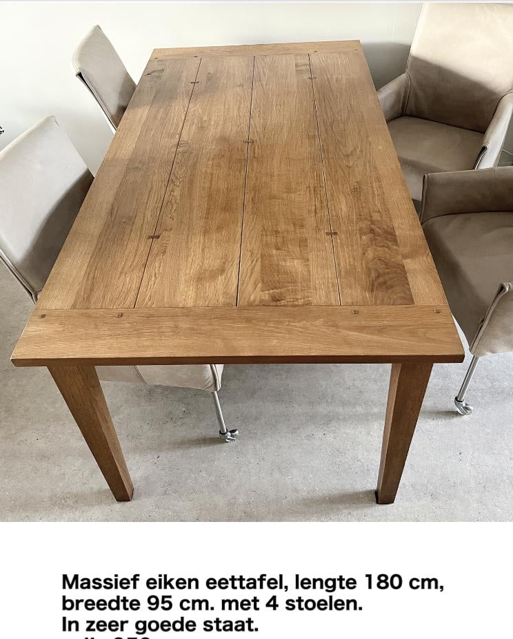 Eetkamer tafel met 4 stoelen