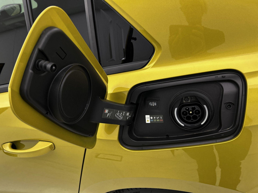Opel Astra 1.6 turbo plug in hybrid gse | 225pk | head-up display | led mat