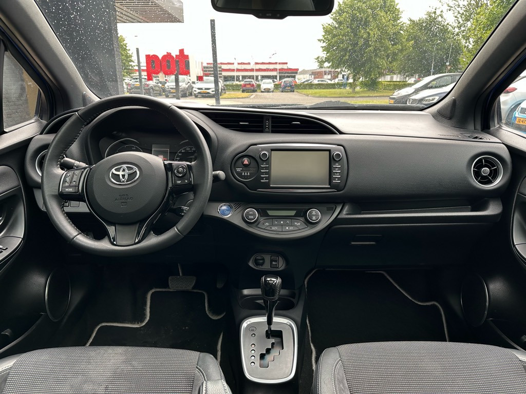 Toyota Yaris 1.5 hybride // premium uitvoering //
