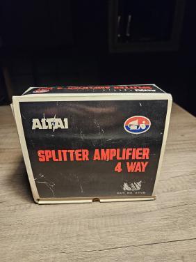 Zgan Televés SAT-90 CA breedbandversterker in werkende staat