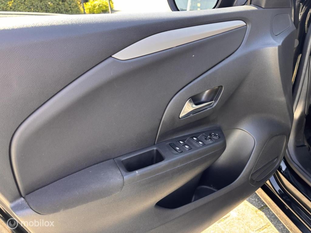 Opel Corsa 1.2 black line + nw d.riem